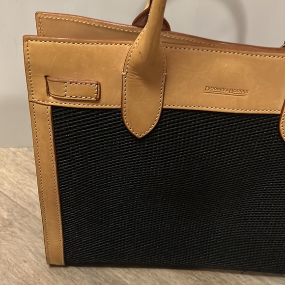 Dooney & Bourke Shoulder Bag/ Large Tote Bag Tan Leather and Black Mash - Picture 10 of 17